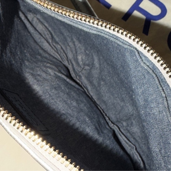 Chic Silver Woven Crossbody Bag - Picture 5 of 5